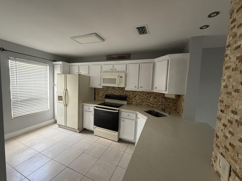 beatifull townhouse 2 bedrooms 2 bathrooms 1 half bathroom - photo 10