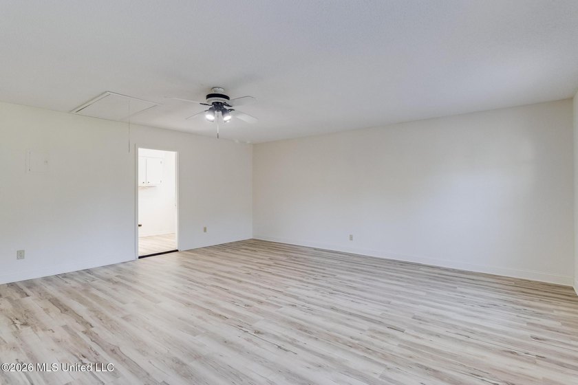 Spacious 3-bedroom, 2-bath home freshly updated and move-in - photo 7