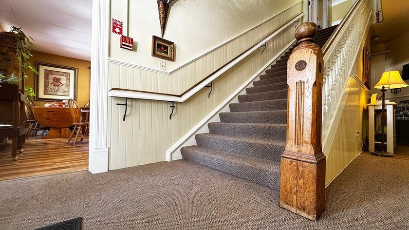OPEN HOUSE: Click link for 3D Virtual Tour. Retreat To Renowned - photo 2