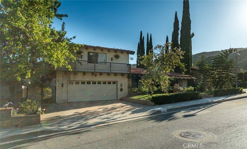 Custom built home perched high in Glendale's highly sought-after - photo 4