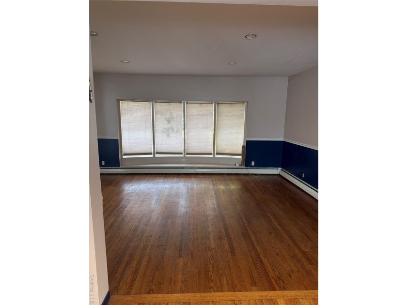 Welcome to this beautifully maintained 5 bedroom , 4 bathroom - photo 4