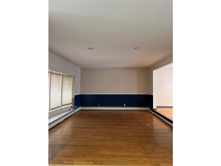 Welcome to this beautifully maintained 5 bedroom , 4 bathroom - photo 5