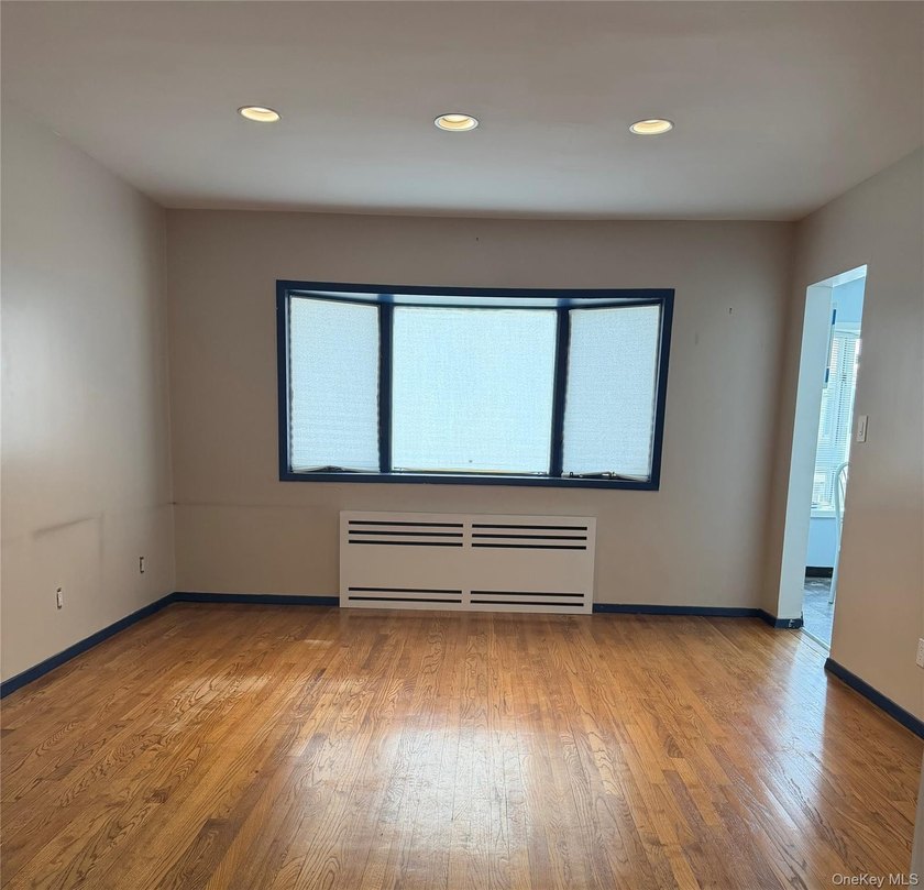 Welcome to this beautifully maintained 5 bedroom , 4 bathroom - photo 6