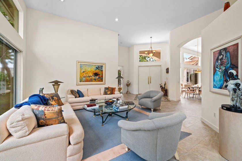 Incredible 4 BD 4 BA courtyard home in Woodfield Country Club - photo 4