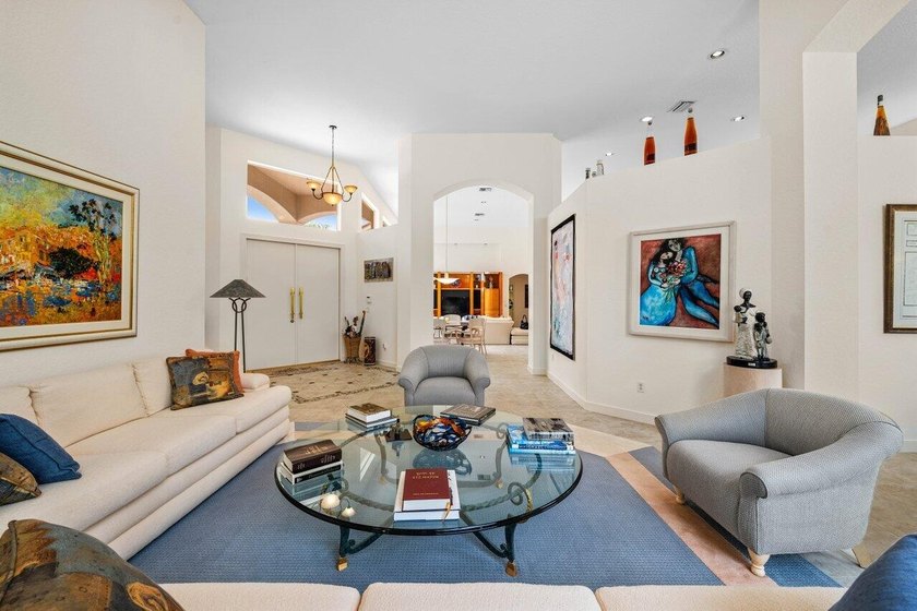 Incredible 4 BD 4 BA courtyard home in Woodfield Country Club - photo 5