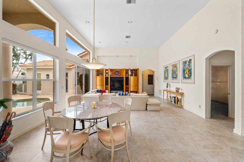 Incredible 4 BD 4 BA courtyard home in Woodfield Country Club - photo 6