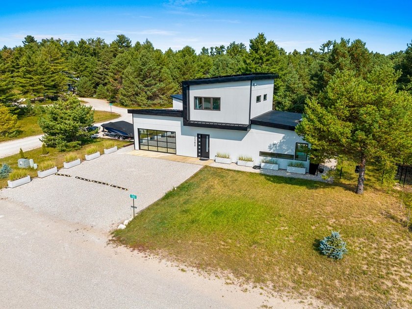 Quality, modern, energy efficient home with rock wall and foam - photo 5