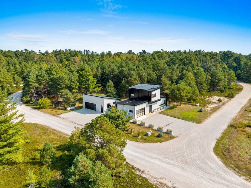 Quality, modern, energy efficient home with rock wall and foam - photo 6