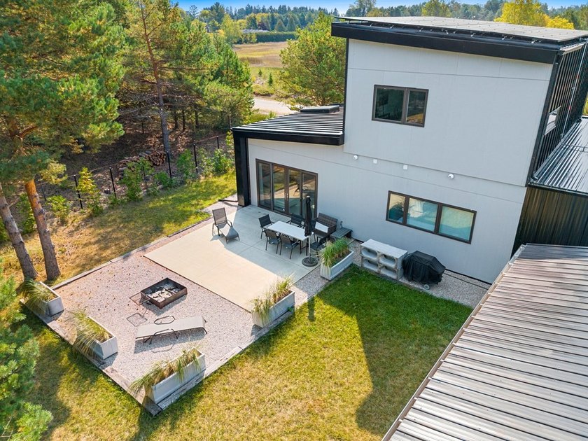 Quality, modern, energy efficient home with rock wall and foam - photo 8