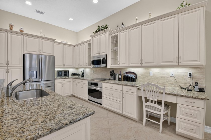 Welcome home to this beautifully maintained, well-cared-for - photo 11