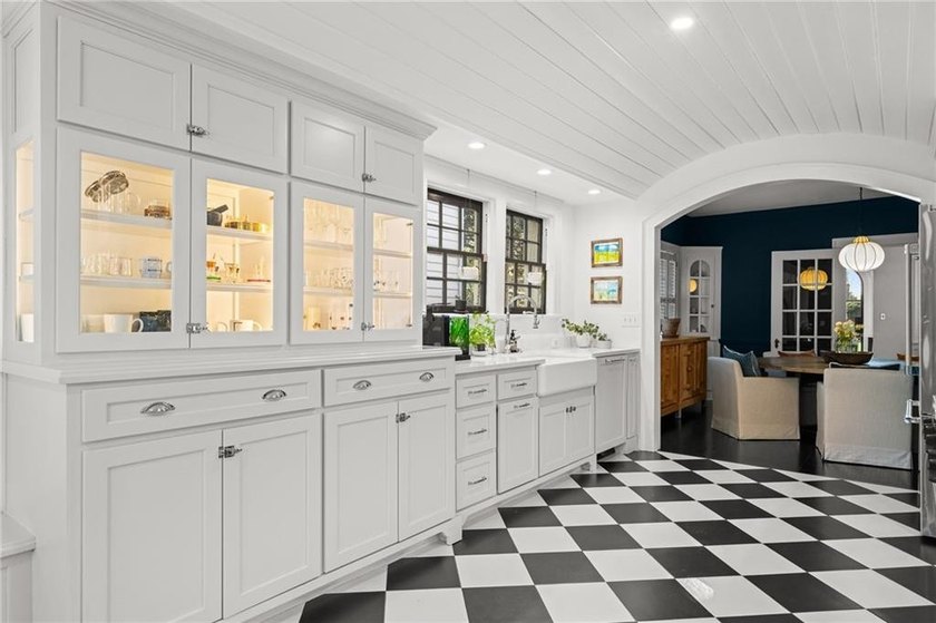 Welcome to 578 Montgomery Ferry, a truly exceptional 4-bedroom - photo 14