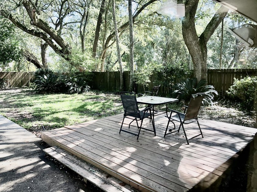 Welcome home to the prettiest neighborhood in Gautier. Huge Live - photo 15