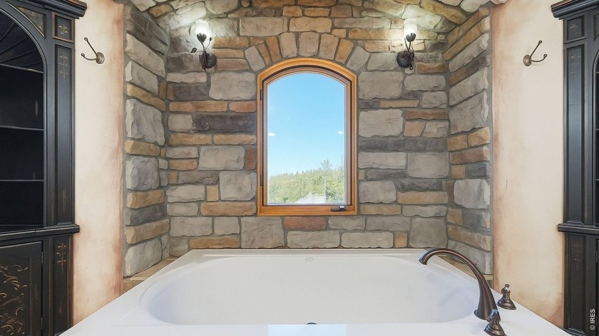 Experience the perfect blend of mountain luxury and thoughtful - photo 22