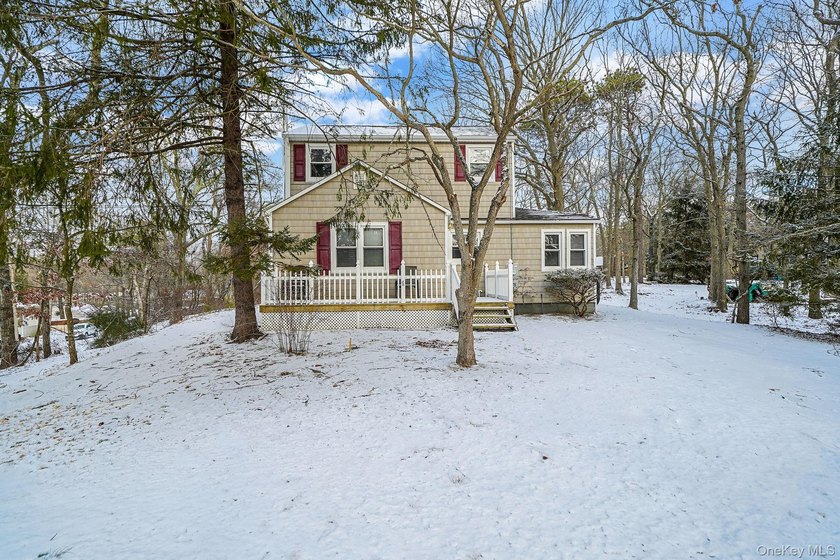 This cute and cozy Farmhouse sits high on a hill on 1.14 acres - photo 2