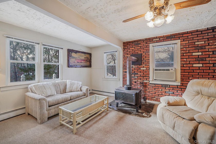 This cute and cozy Farmhouse sits high on a hill on 1.14 acres - photo 9