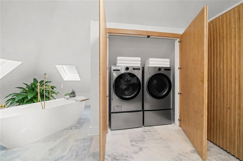 Welcome to 578 Montgomery Ferry, a truly exceptional 4-bedroom - photo 30