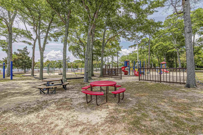 Welcome to this beautifully furnished 2-bedroom, 2-bath condo - photo 31