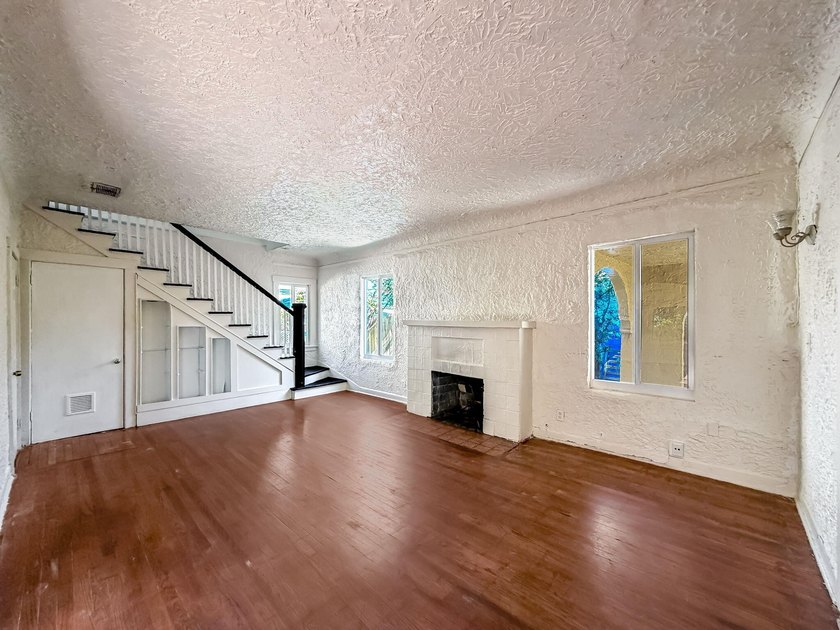 FANTASTIC OPPORTUNITY! Spanish Mission style home with Guest - photo 11