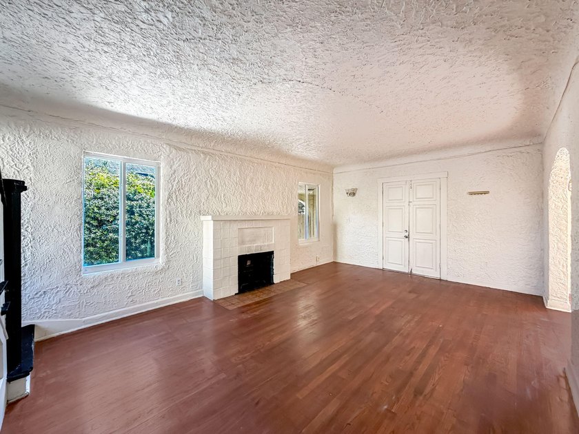 FANTASTIC OPPORTUNITY! Spanish Mission style home with Guest - photo 12