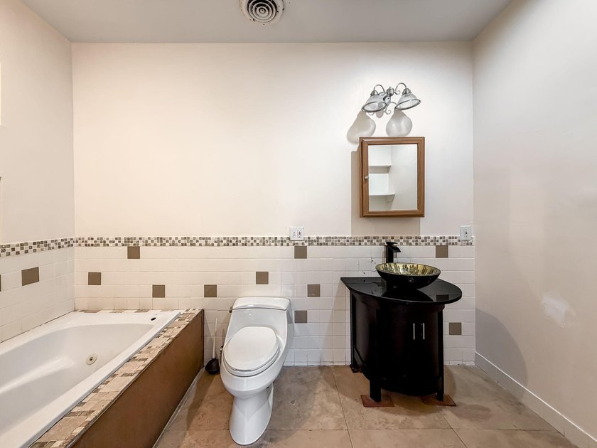 FANTASTIC OPPORTUNITY! Spanish Mission style home with Guest - photo 14