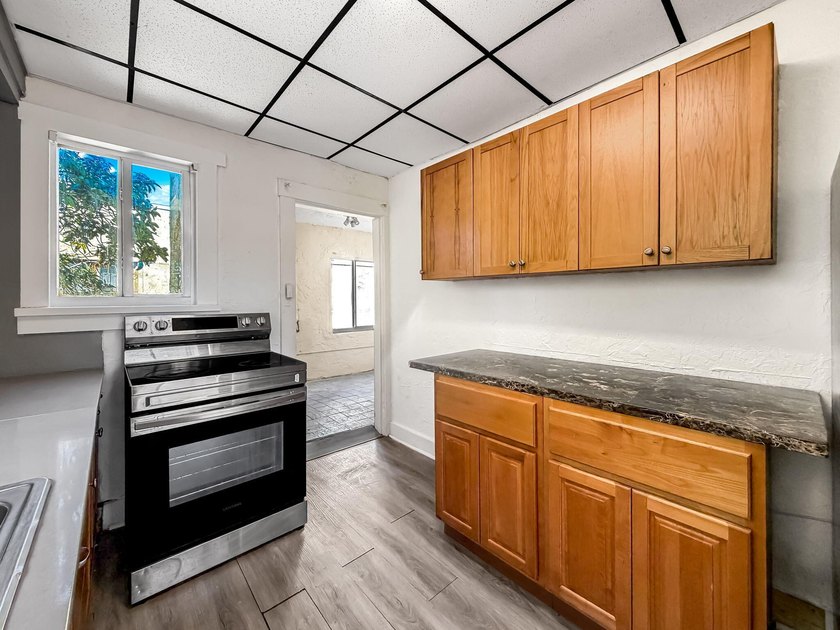 FANTASTIC OPPORTUNITY! Spanish Mission style home with Guest - photo 17