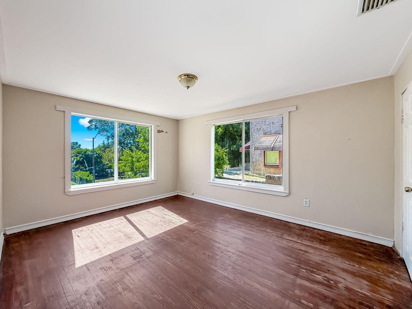 FANTASTIC OPPORTUNITY! Spanish Mission style home with Guest - photo 28