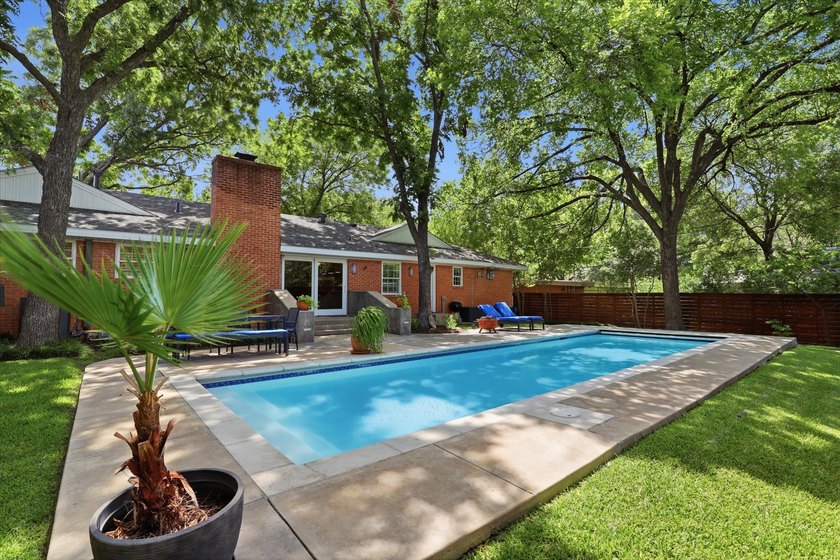 Beautifully maintained and located in the charming enclave of - photo 31
