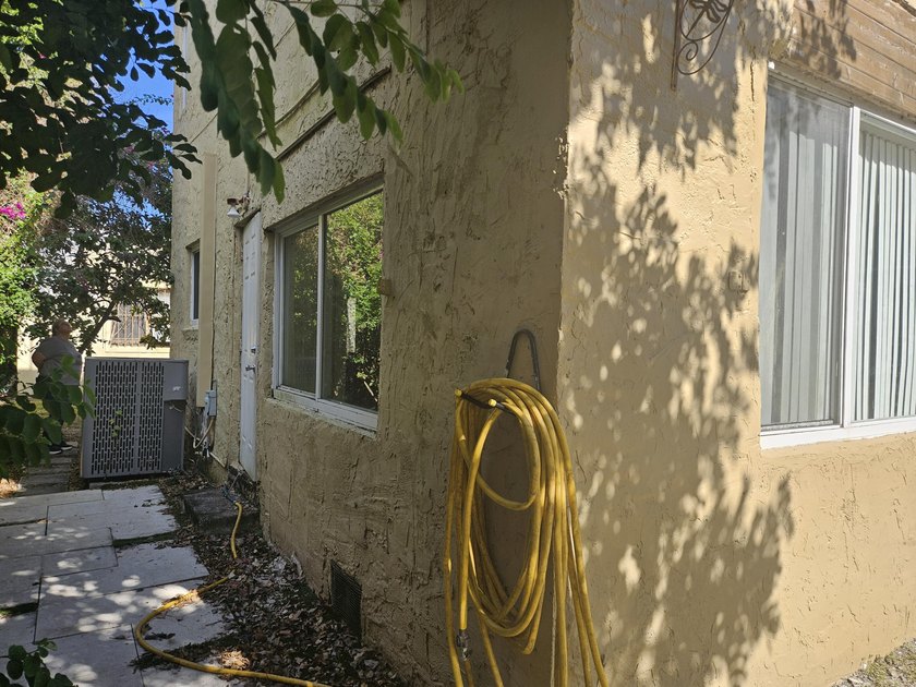 FANTASTIC OPPORTUNITY! Spanish Mission style home with Guest - photo 31
