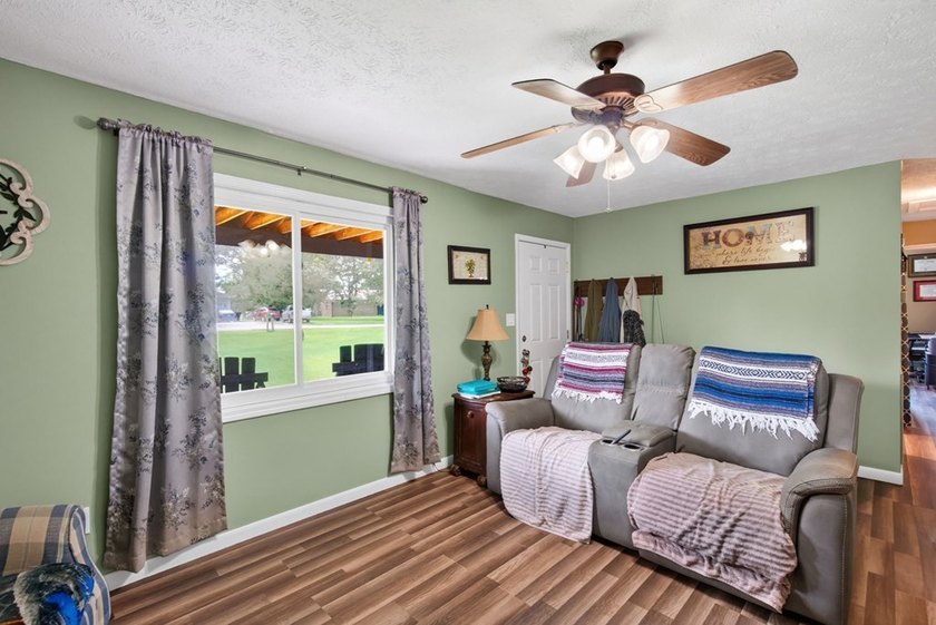 Ranch style home convenient to Cookeville and Baxter with - photo 3