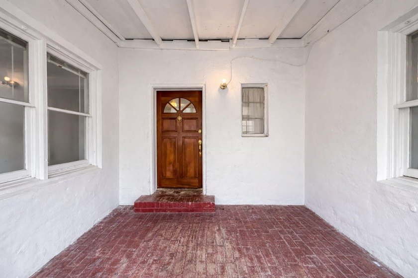 FANTASTIC OPPORTUNITY! Spanish Mission style home with Guest - photo 36