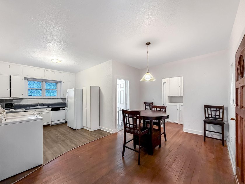 FANTASTIC OPPORTUNITY! Spanish Mission style home with Guest - photo 38