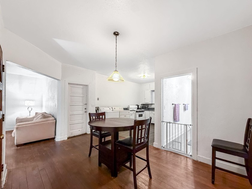 FANTASTIC OPPORTUNITY! Spanish Mission style home with Guest - photo 39