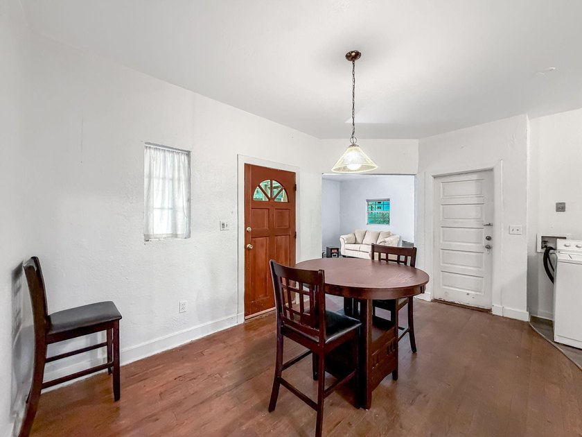 FANTASTIC OPPORTUNITY! Spanish Mission style home with Guest - photo 40