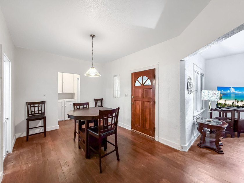 FANTASTIC OPPORTUNITY! Spanish Mission style home with Guest - photo 41