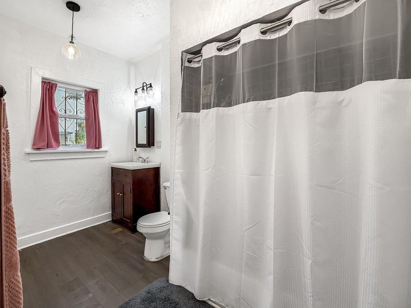 FANTASTIC OPPORTUNITY! Spanish Mission style home with Guest - photo 50