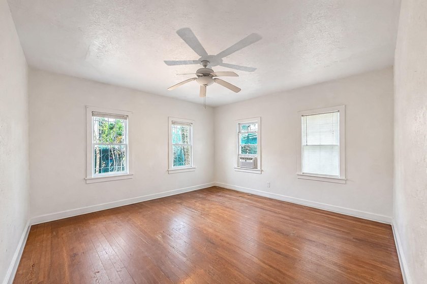 FANTASTIC OPPORTUNITY! Spanish Mission style home with Guest - photo 52