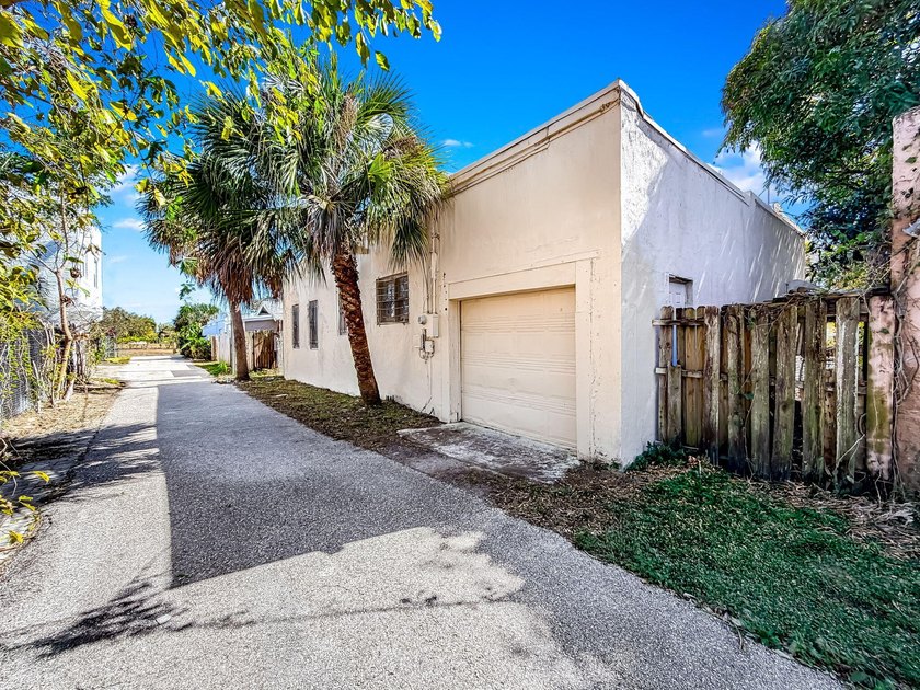 FANTASTIC OPPORTUNITY! Spanish Mission style home with Guest - photo 54
