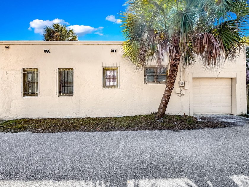 FANTASTIC OPPORTUNITY! Spanish Mission style home with Guest - photo 55