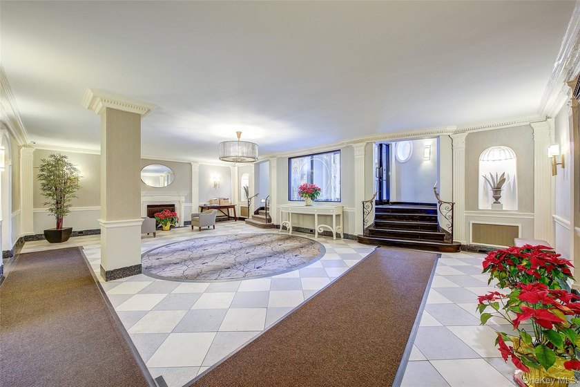Spacious top floor pre-war 1 bedroom in top location with low - photo 11
