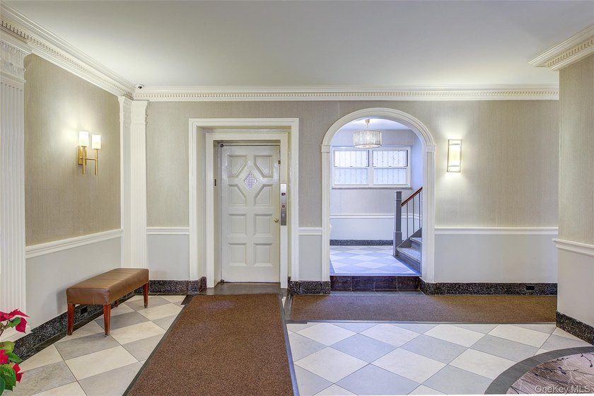 Spacious top floor pre-war 1 bedroom in top location with low - photo 13