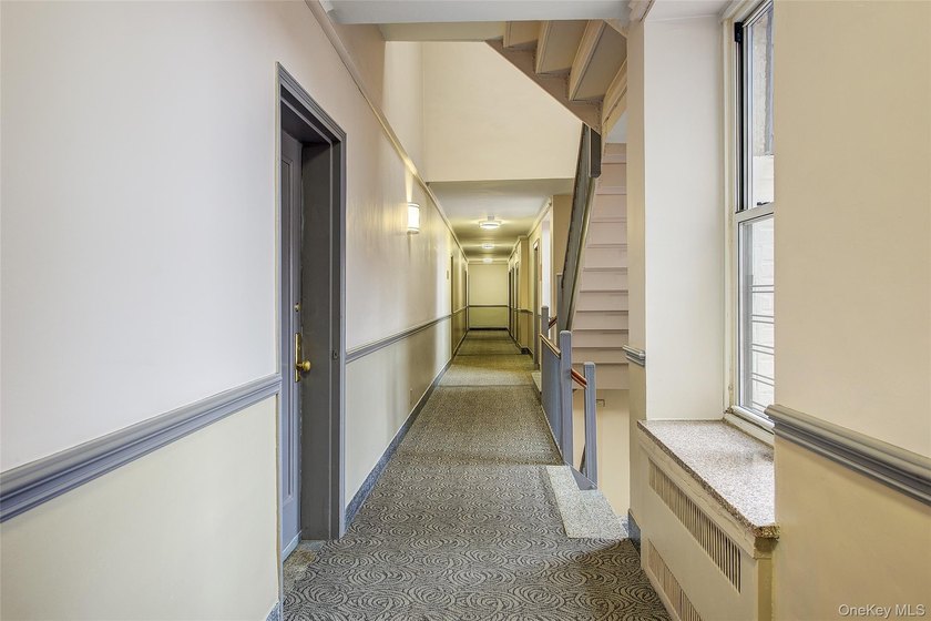 Spacious top floor pre-war 1 bedroom in top location with low - photo 15