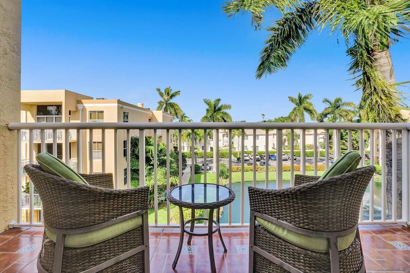Welcome to this well-appointed two-bedroom, two-bathroom - photo 15