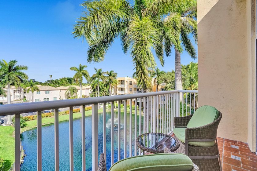 Welcome to this well-appointed two-bedroom, two-bathroom - photo 16
