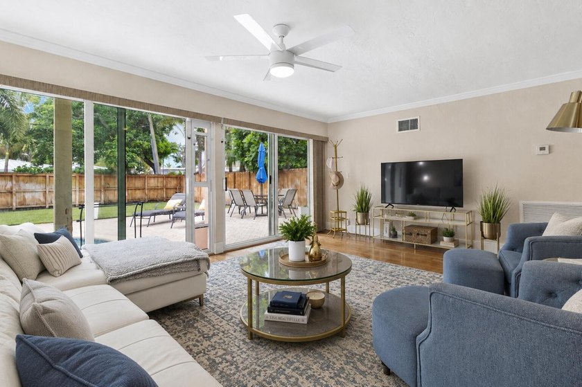 Discover this beautifully maintained 3-bedroom, 2-bath pool home - photo 7