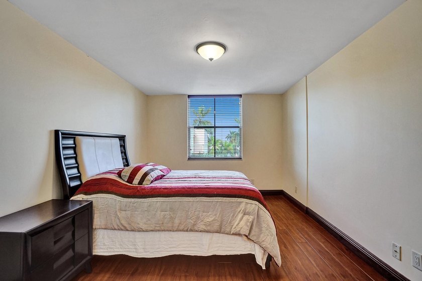 Welcome to this well-appointed two-bedroom, two-bathroom - photo 30