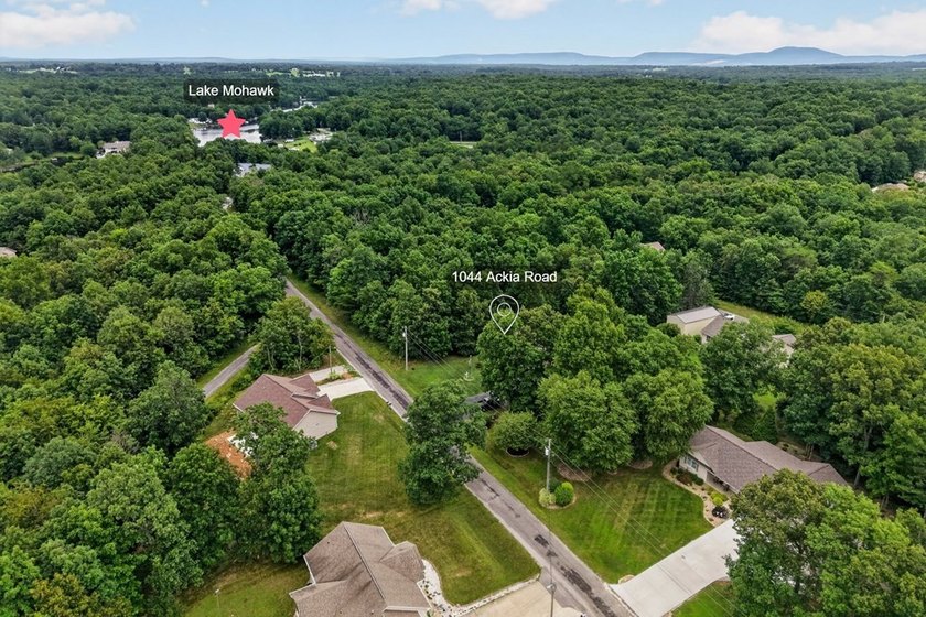 Nestled in the desirable Lake Tansi community, this beautifully - photo 8