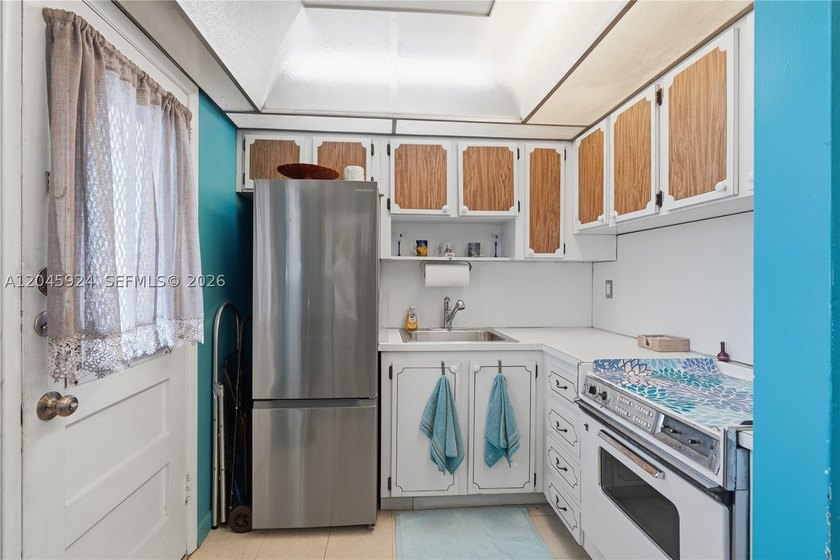DON'T MISS THIS INCREDIBLE OPPORTUNITY TO OWN A ONE (1) BEDROOM - photo 4