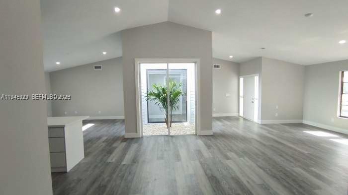 Beautifully renovated turnkey 3-bedroom, 2-bath residence - photo 5