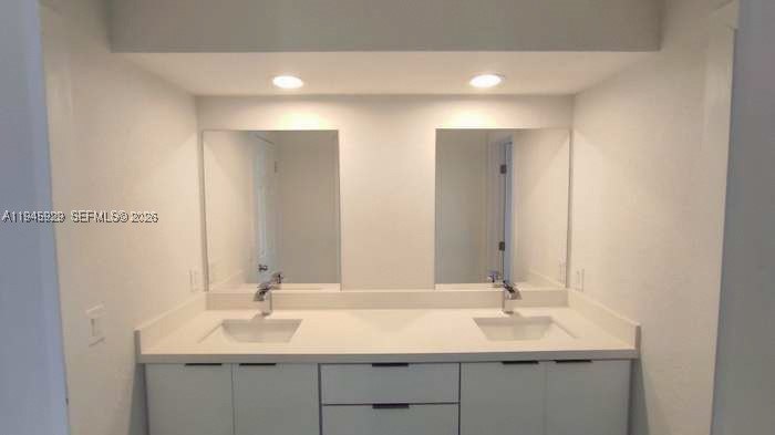 Beautifully renovated turnkey 3-bedroom, 2-bath residence - photo 8