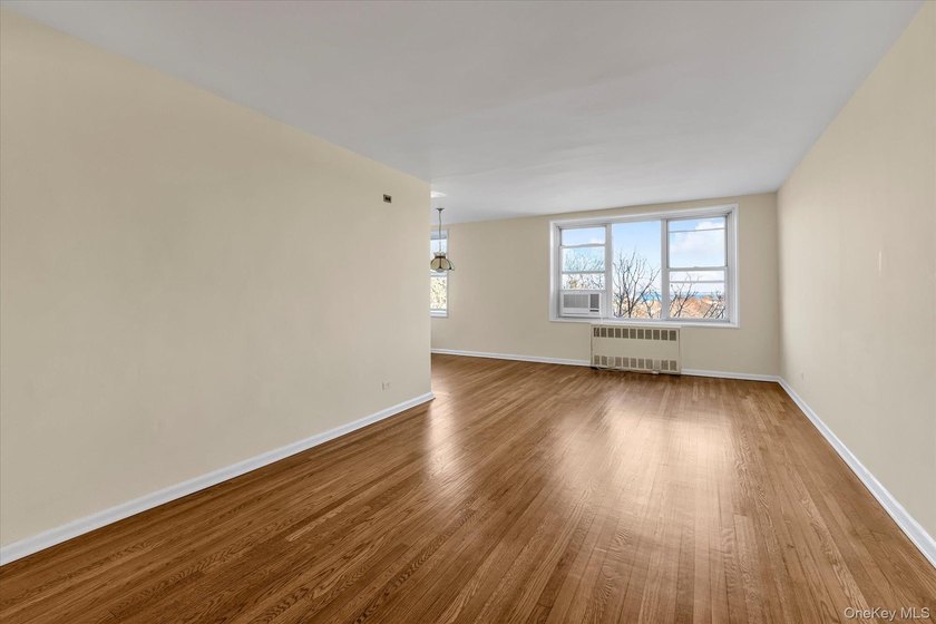 Very Sunny and Spacious Corner Apartment in the Exclusive - photo 4